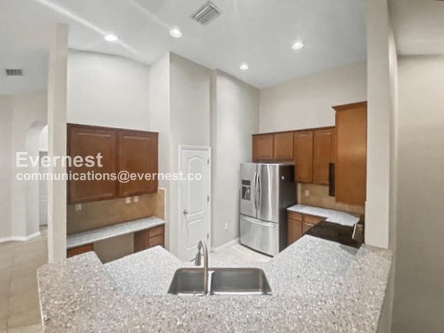 Photo - 7001 Interbay Blvd