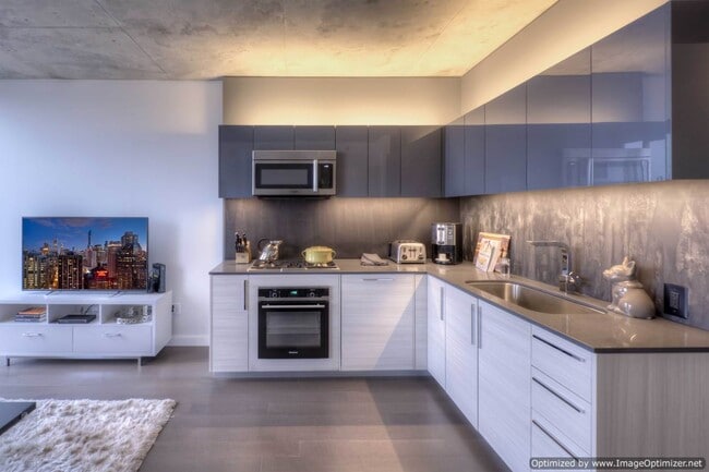 Building Photo - 1200 N Larrabee St Unit 1