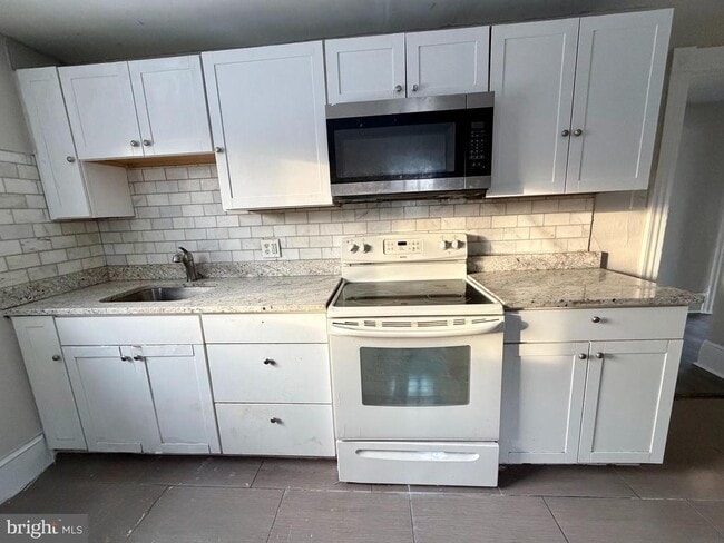 Building Photo - 706 N High St Unit 2