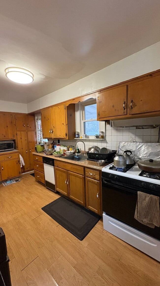 Photo - 85-37 264th St