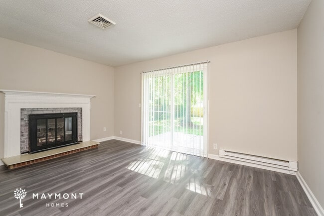 Photo - 1670 Village Pl