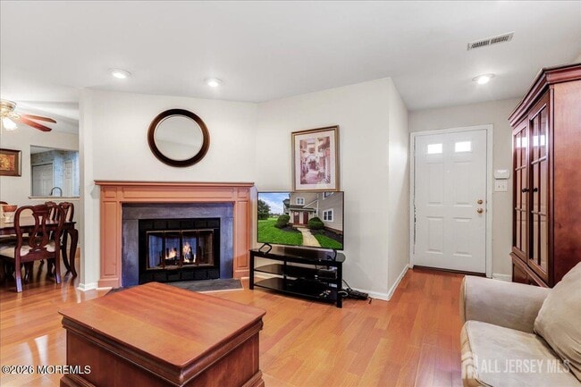 Photo - 38 Rutland Ln
