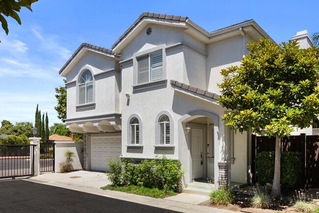 Corner House in Gated Community-Great Natural Light - 15804 Crest Ln Rental