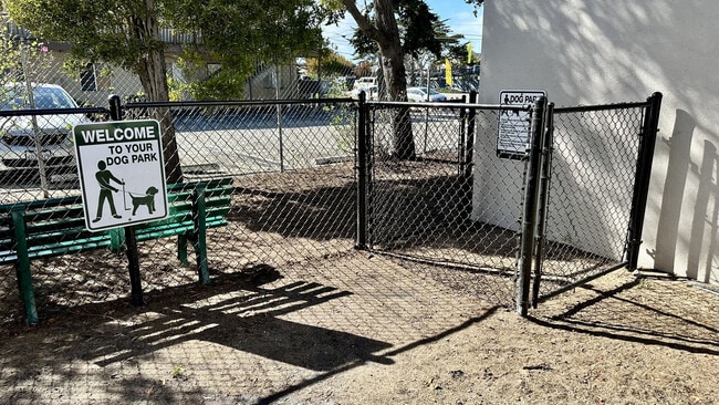 Photo - Marina Crescent