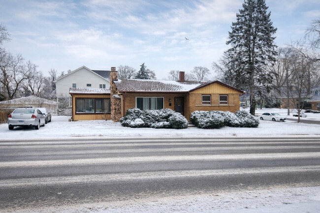 Building Photo - 5440 Benton Ave