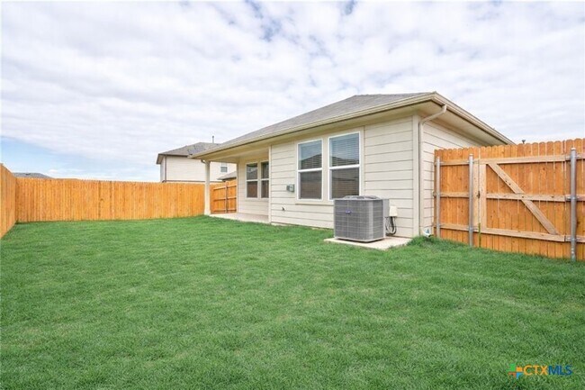 Photo - 121 Roanwood Dr