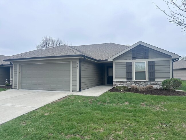 Building Photo - Single Level 2 Bed | 2 Bath | 2 Car Garage Attached Villa in Blue Springs