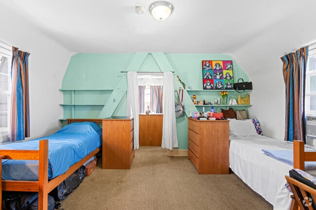 Quad, 0BA - 397SF - Bedroom
