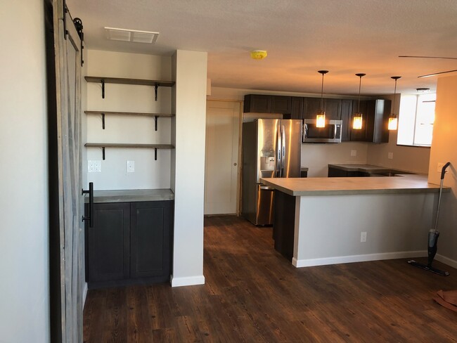 kitchen and living room - 637 S Navajo St Apartamentos Unidad 637 S. Navajo St