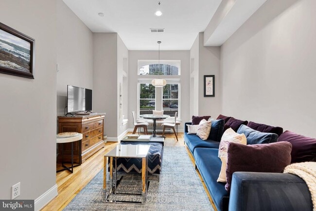 Building Photo - 2201 K St NW Unit 4