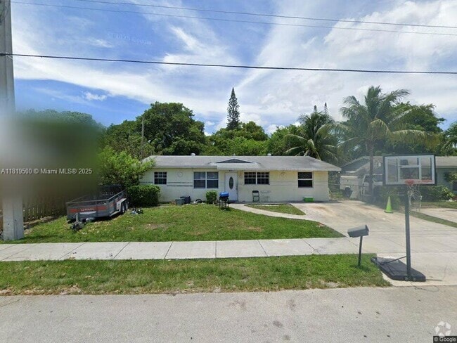 Building Photo - 2311 NW 27th Ave Rental