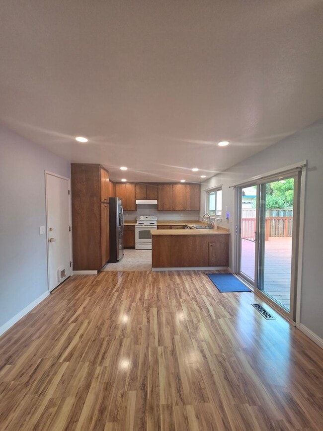 Photo - 3 Bedroom 2 Bathroom _ Move-in Specials Av...