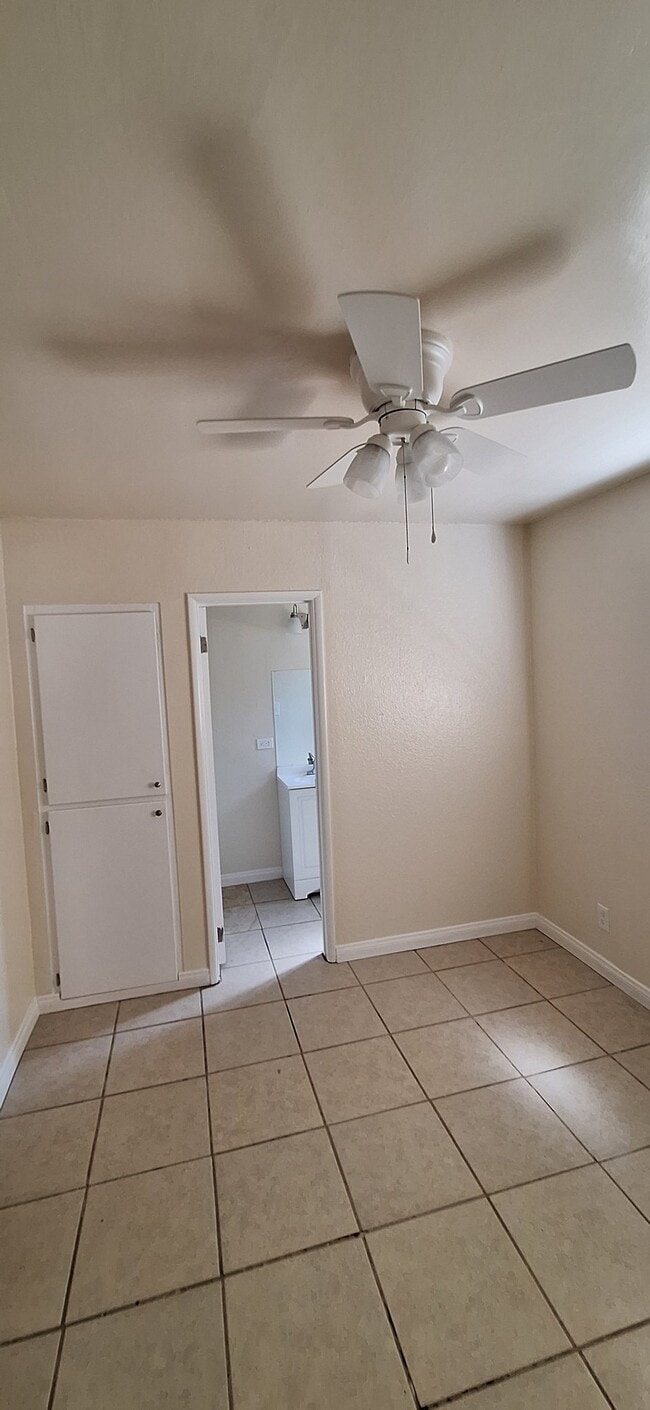 Photo - 13453 1/4 Filmore St Unidad 13457 1/2