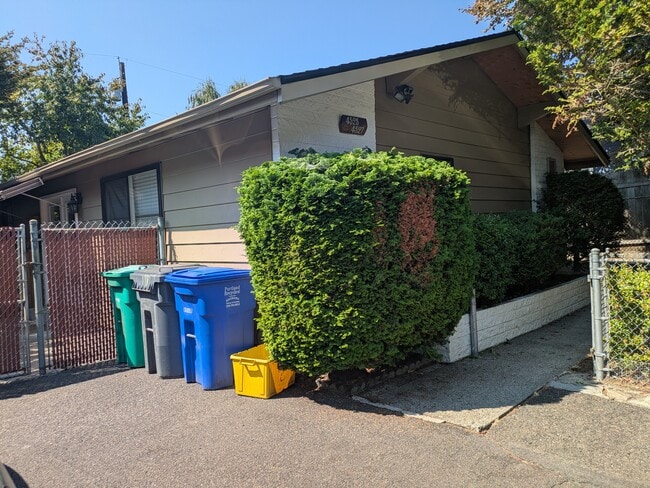 Building Photo - 4525 SE 30th Ave Unit 4525