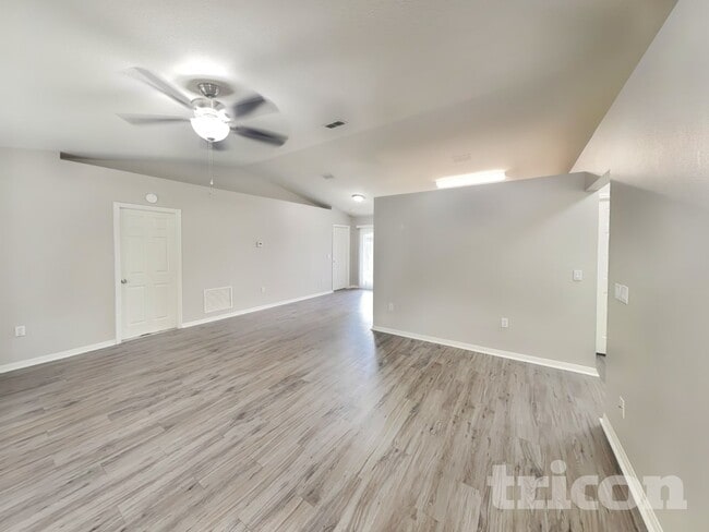 Photo - 1090 3rd Ave