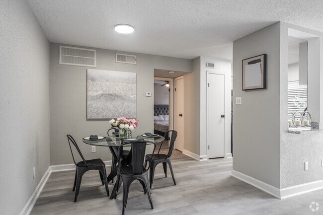 1BR, 1BA - 700SF