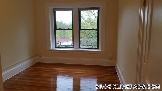 Photo - 1463 Beacon St Unit 3
