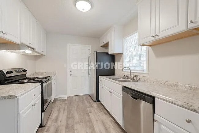 Photo - 1908 St Louis Ave