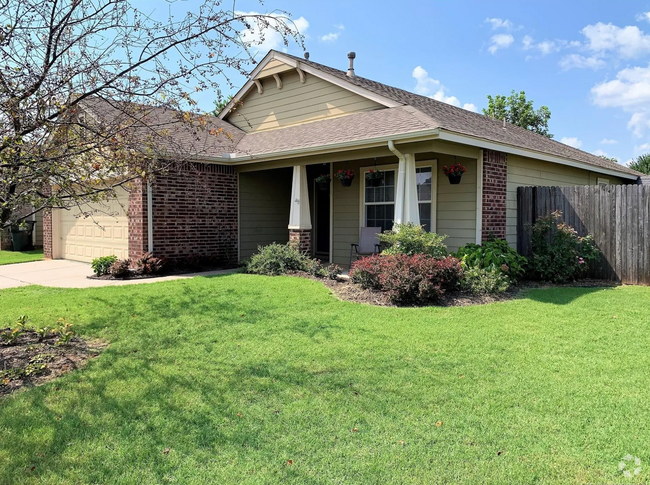 Building Photo - Perfect Home In The Heart of Bixby!