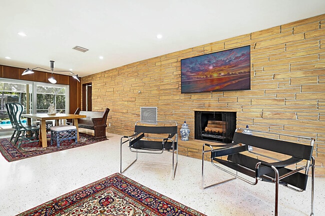 Photo - 400 NW 6th Ave