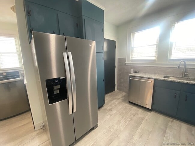 Photo - 279 Wakelee Ave