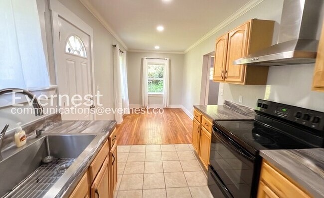 Photo - 306 Red Oak Dr