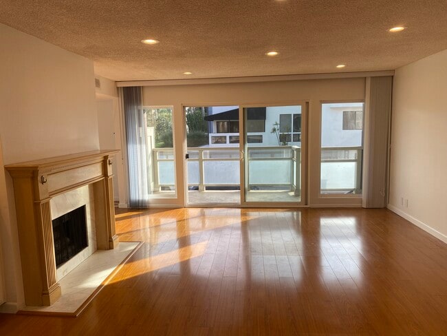 Living Room - 4200 Via Dolce Condo Unit 127
