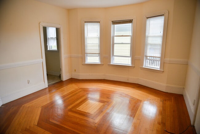 Building Photo - 539 Washington St Unit 2