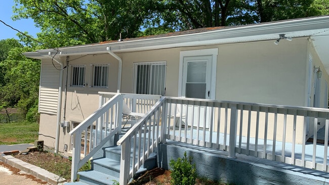 Photo - Room in House on E Cornwallis Rd