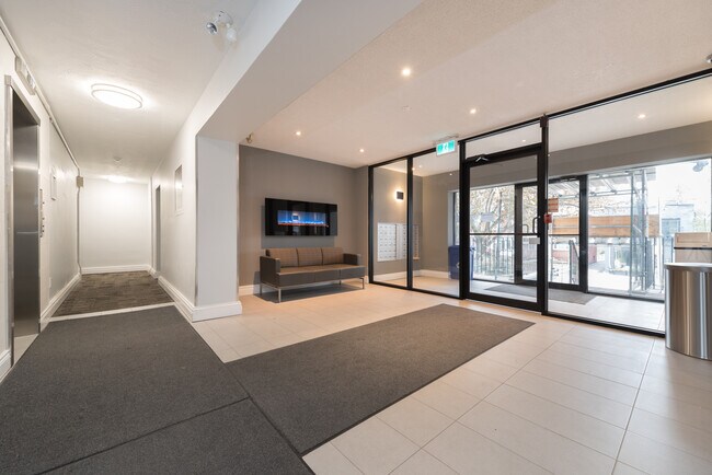 Photo - 1636 Gerrard St