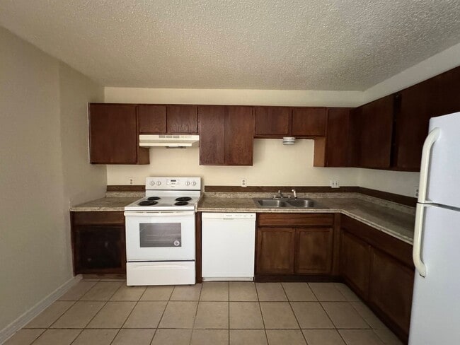 Photo - 2010 Cedarhill Dr Unit # A