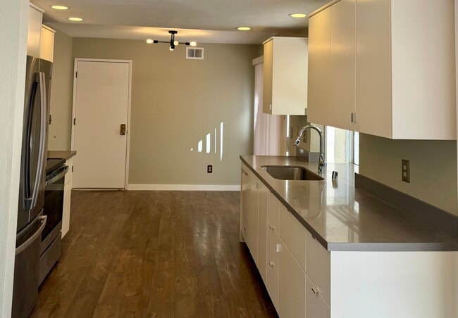 Photo - 34179 Tony Ter