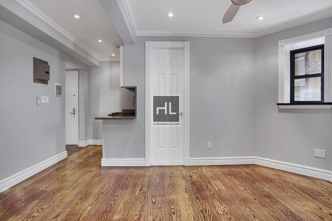 Building Photo - E 25TH ST. Unit B Rental