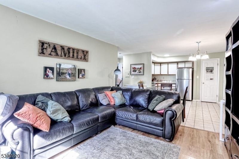 Photo - 2400 NE 10th St