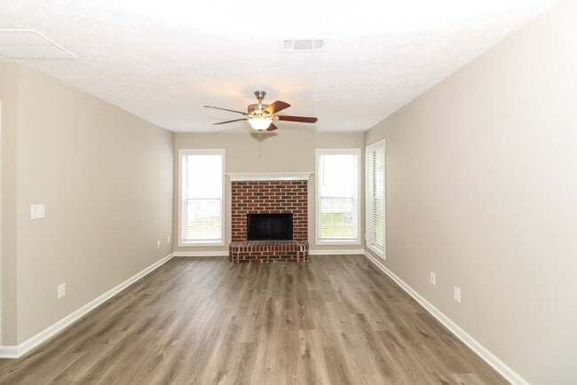 Photo - 845 Simon Ive Dr