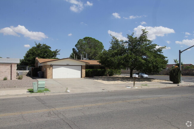 Building Photo - 3400 E Glen Dr Rental