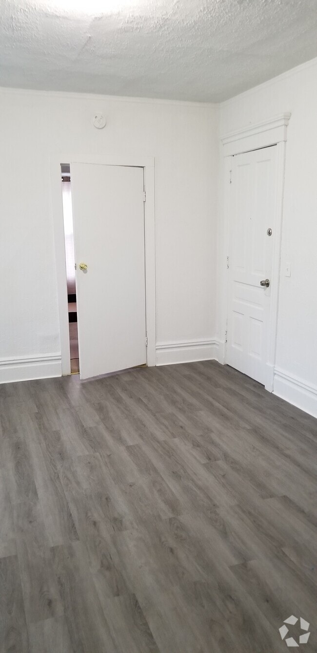 Building Photo - 1125 S Westnedge Ave Unit 3 Rental
