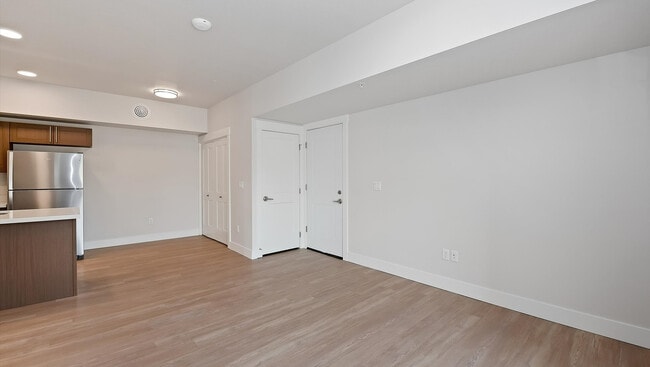 02-3919 Thatcher Ln 2002-104_002 - The Hawthorne