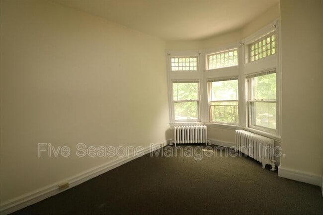 Photo - 122 Buell St