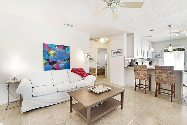 Photo - 338 NE 7th Ave