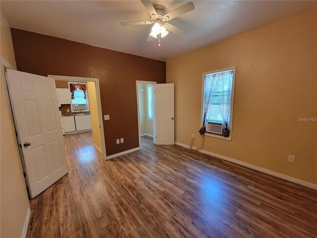 965 NE 2nd St Unit 4