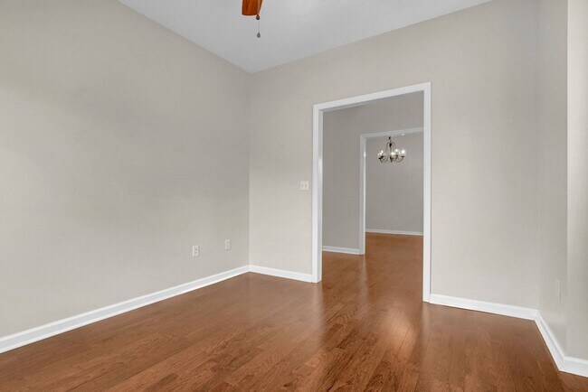 Photo - 1010 Meridian Dr
