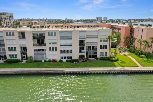 Photo - 7645 Sun Island Dr S Unidad 207 Rental