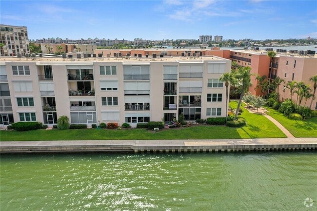 Building Photo - 7645 Sun Island Dr S Unit 207 Rental