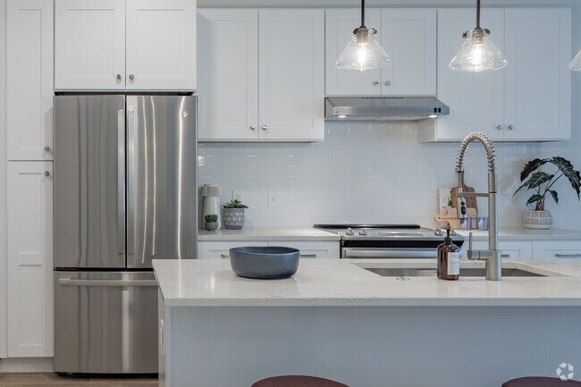 1BD, 1BA - 838SF