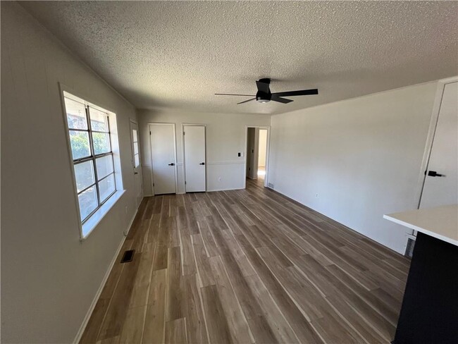 Photo - 2 Lancaster Dr