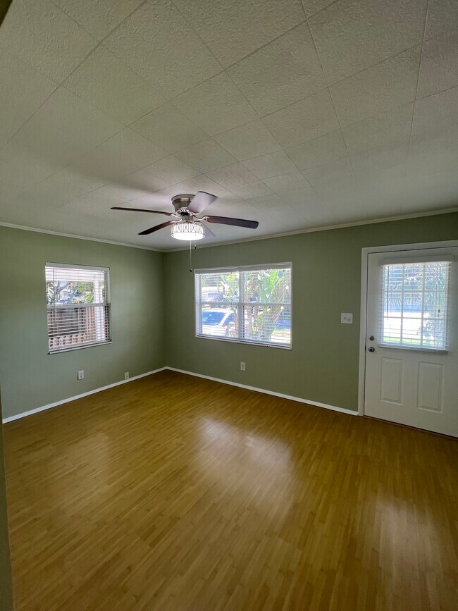 Photo - 5321 Newton Ave S