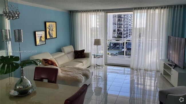 Building Photo - 2030 S Ocean Dr Rental