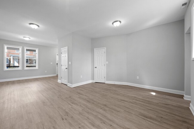 Photo - 665 Dumbarton Ave