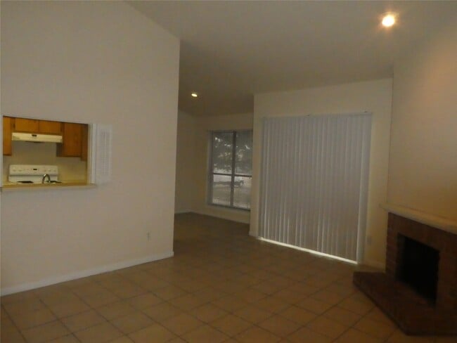 Building Photo - 16111 Aspenglen Dr Unit 1004 Rental